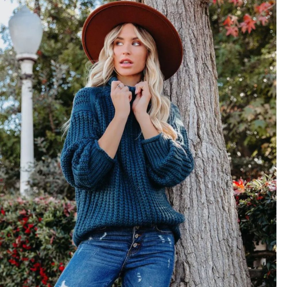 GOSIA Chunky Knit Sweater